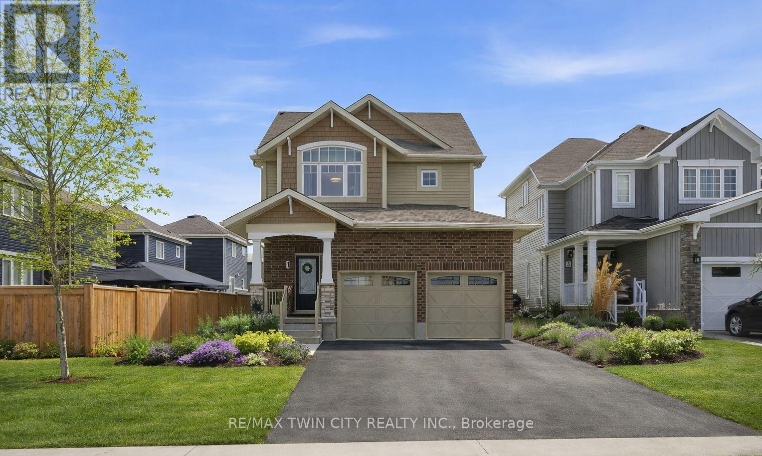 Detached at 1 BAWCUTT CRESCENT, Brant (Paris)