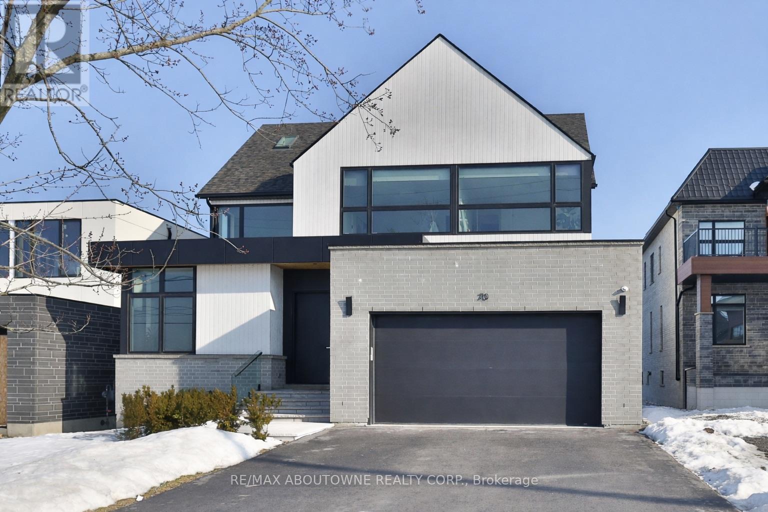 Detached at 70 UPPER MOUNT ALBION ROAD, Hamilton (Stoney Creek Mountain)
