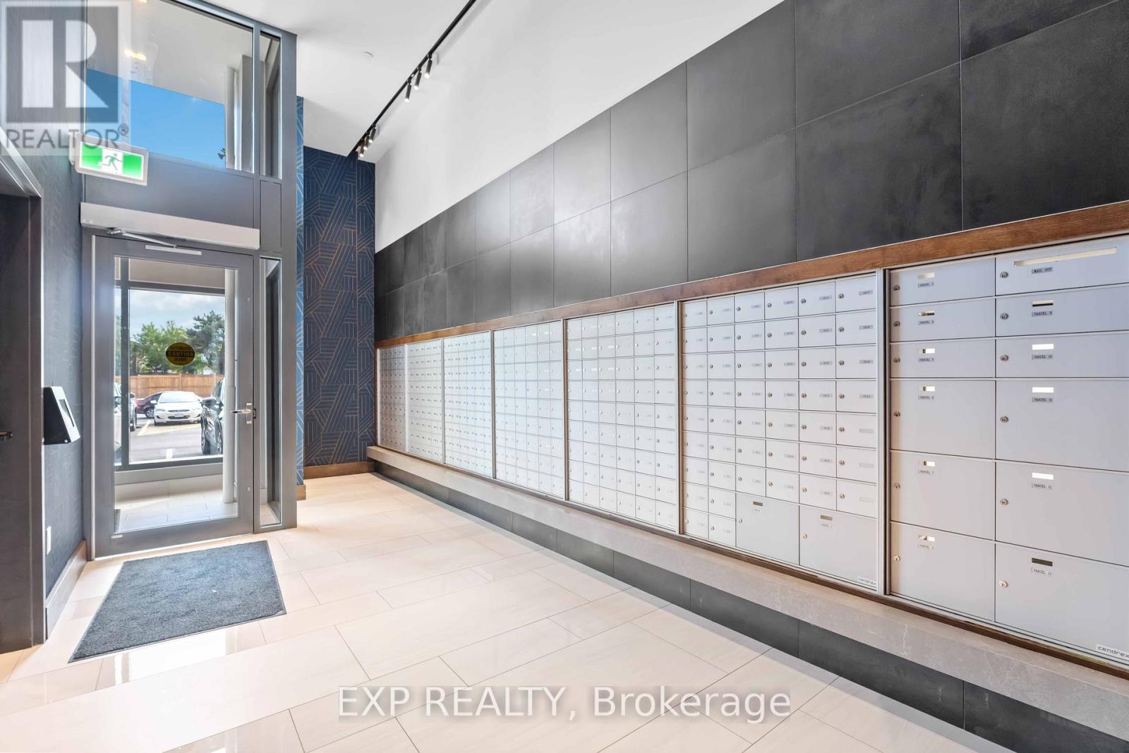 Townhouse at 108 - 2782 BARTON STREET E, Hamilton