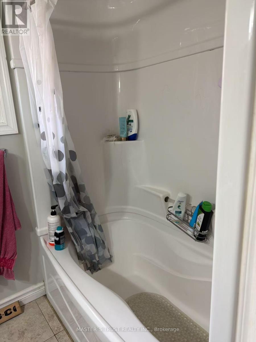 Detached at 32 GALE CRESCENT, St. Catharines