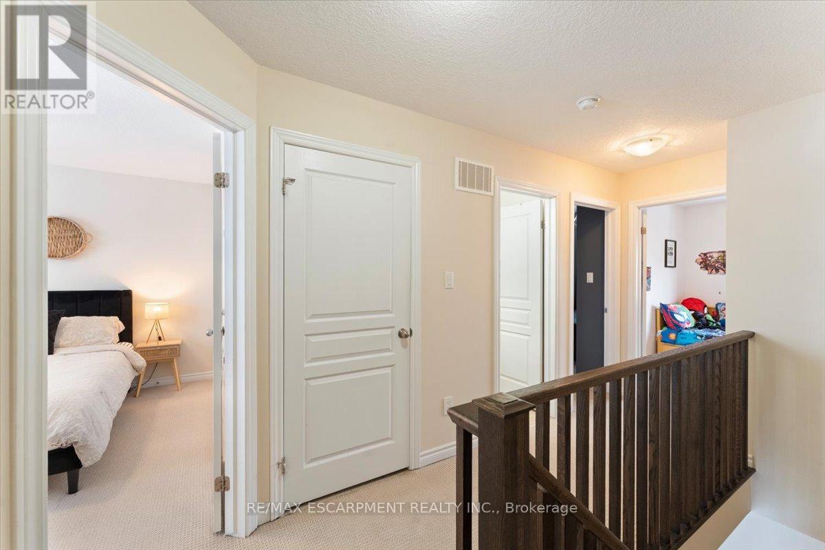 Townhouse at 31 MAYLAND TRAIL, Hamilton