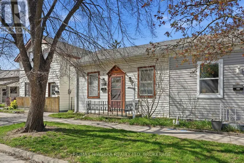 Semi-Detached/Link at 184 WELLINGTON STREET, Brantford