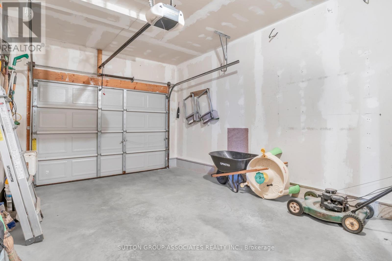 Semi-Detached/Link at 166 MAPLE STREET, Mapleton