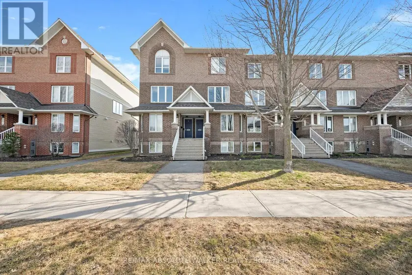 Townhouse at 8 - 299 AQUAVIEW DRIVE, Ottawa