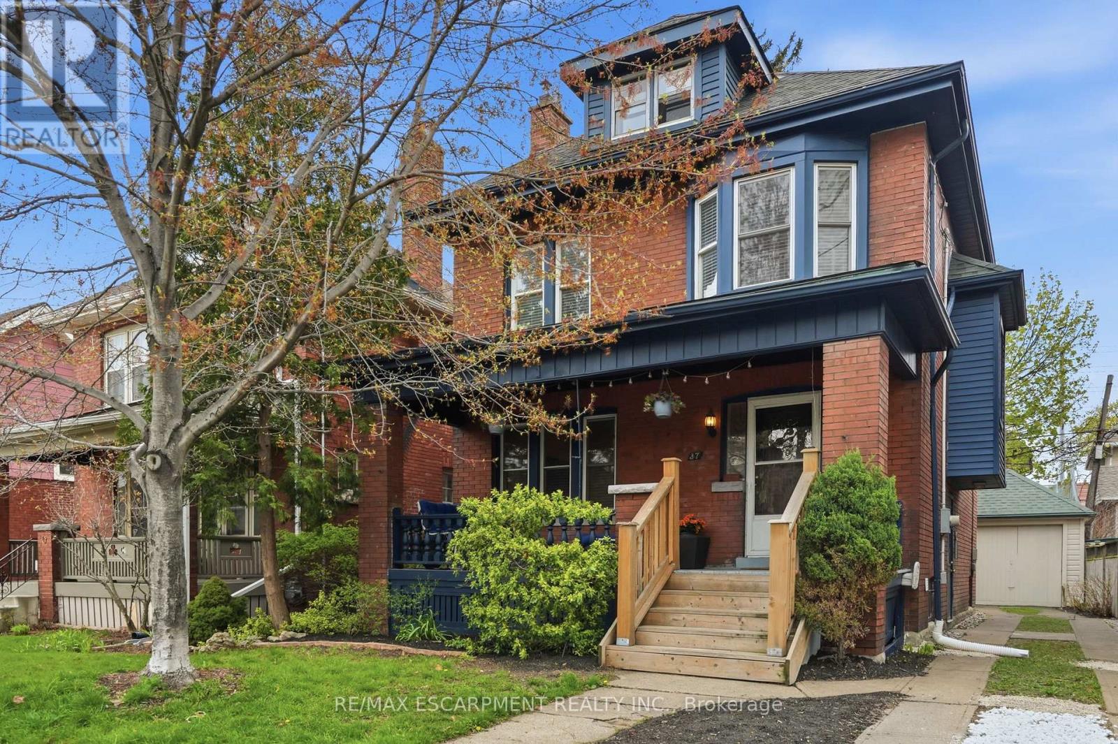 Detached at 37 CONNAUGHT AVENUE S, Hamilton