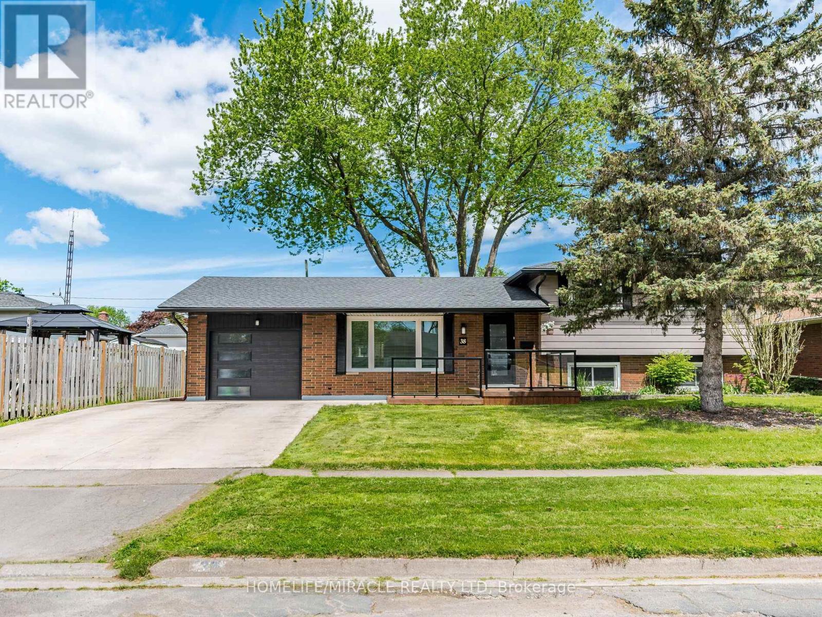 Detached at 38 MARTHA COURT, Welland (Prince Charles)