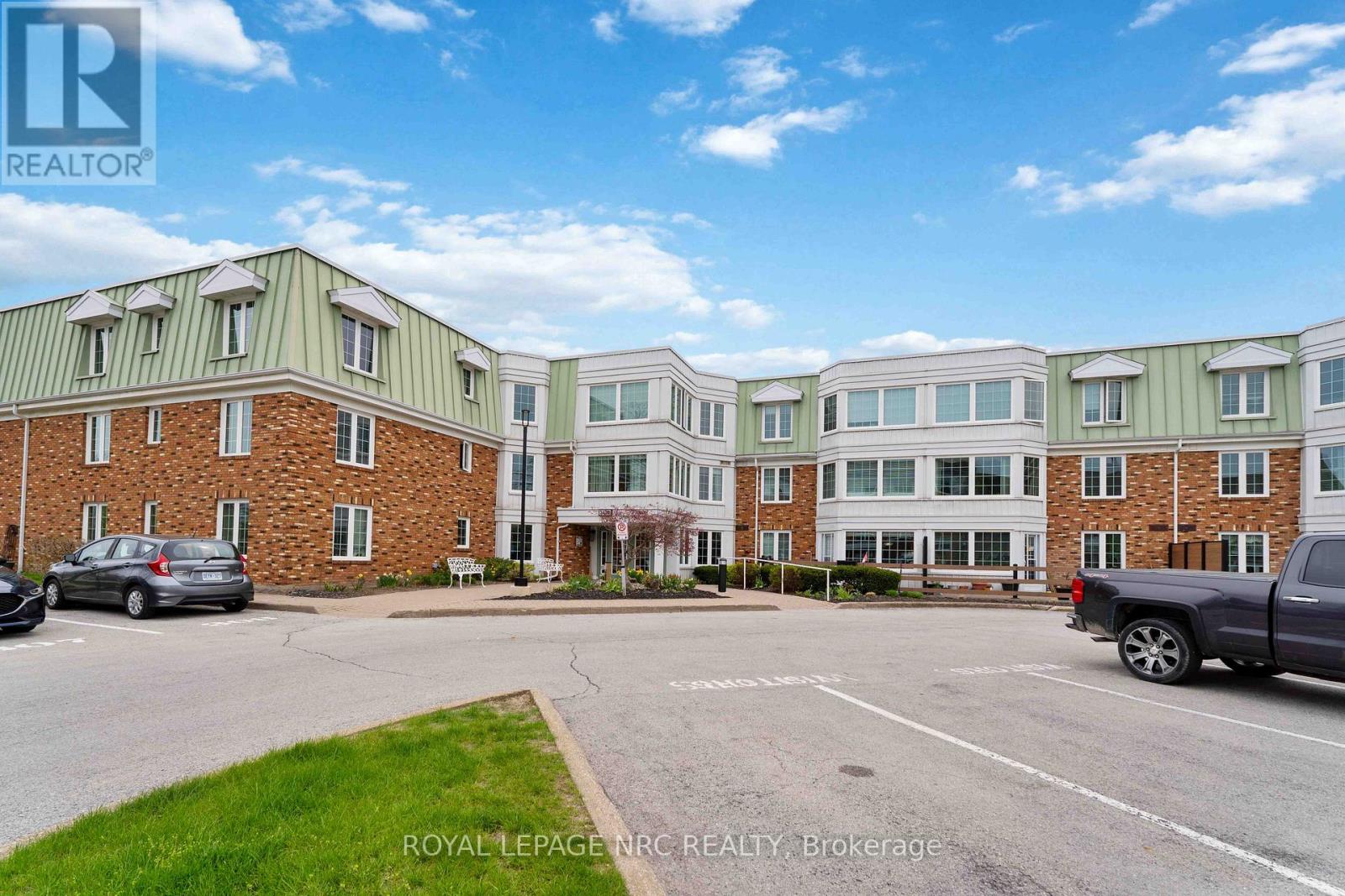 Apartment at 121 - 3420 FREDERICK AVENUE, Lincoln (Lincoln-Jordan/Vineland)