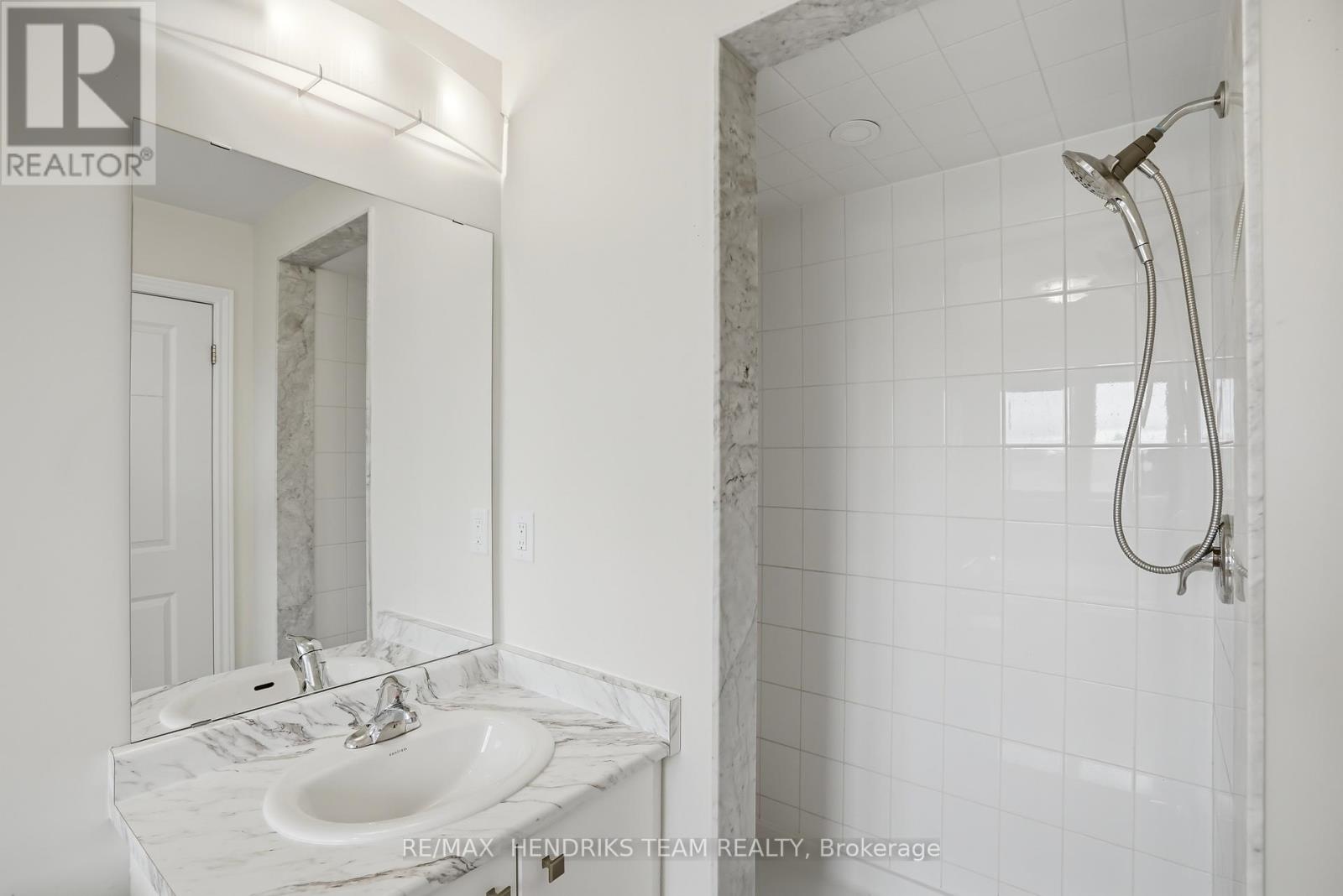 Detached at 400 BARKER PARKWAY, Thorold