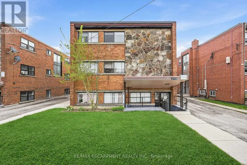 Multiplex at 1254 FENNELL AVENUE E, Hamilton