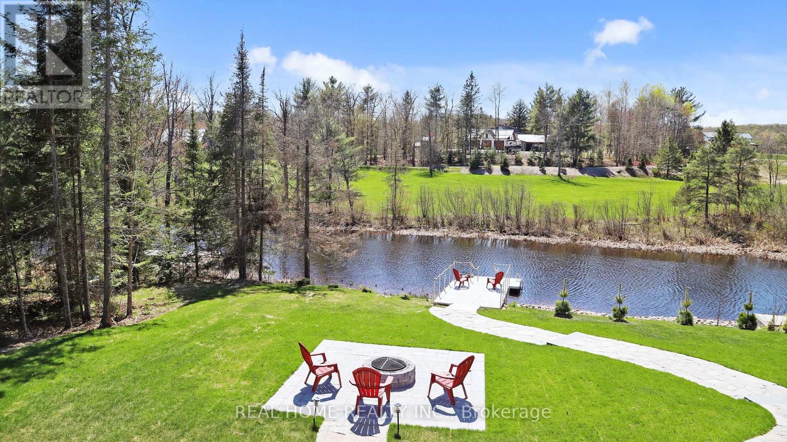 Detached at 8 KNOWLES CRESCENT, Seguin
