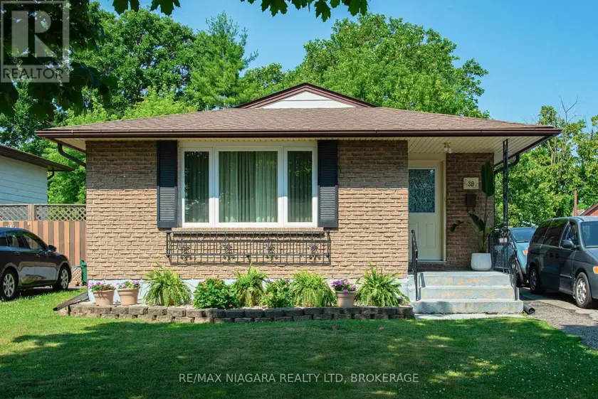 Detached at 38 ROEHAMPTON DRIVE, St. Catharines (Carlton/Bunting)