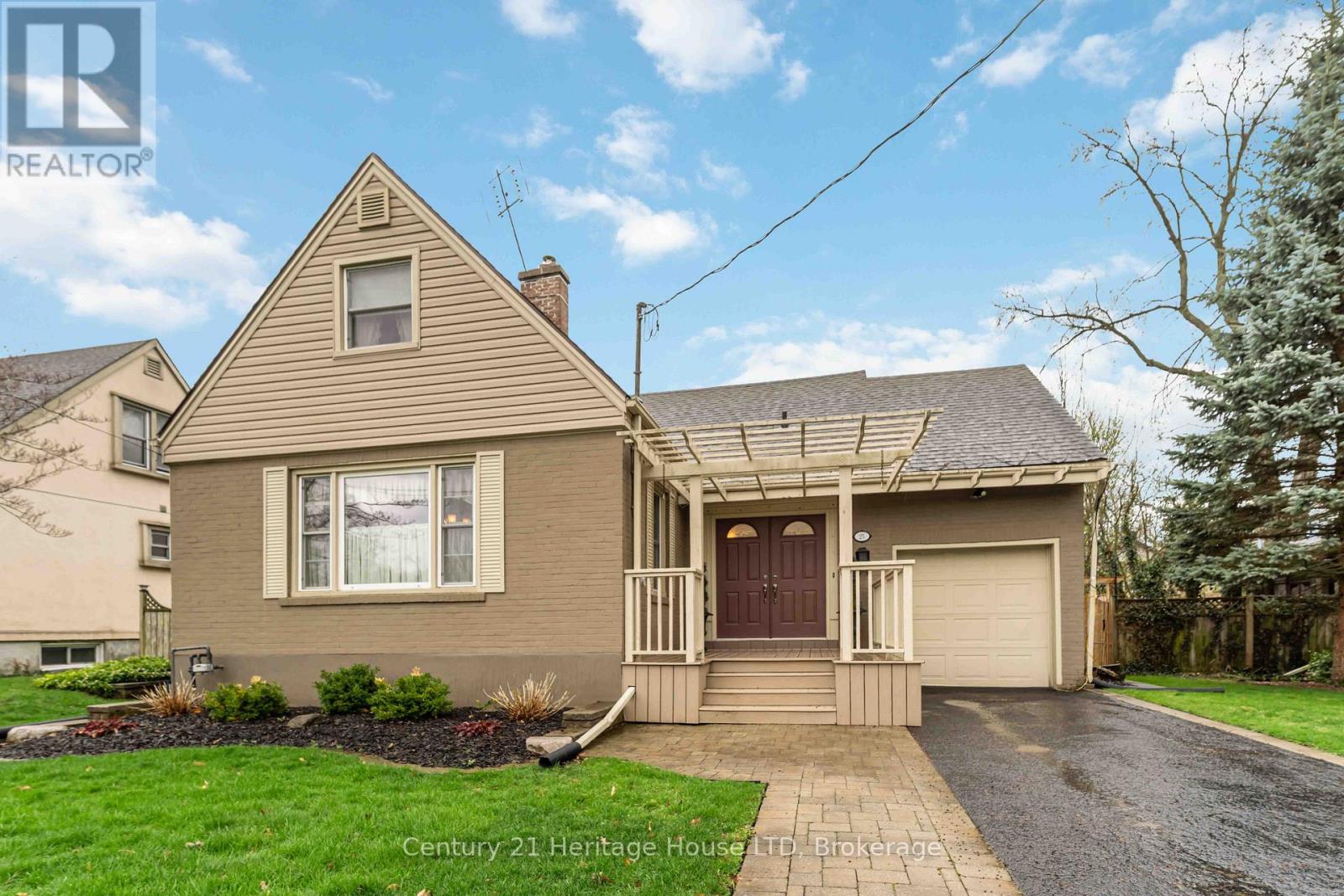 Detached at 25 GLENVIEW AVENUE, Welland (Prince Charles)