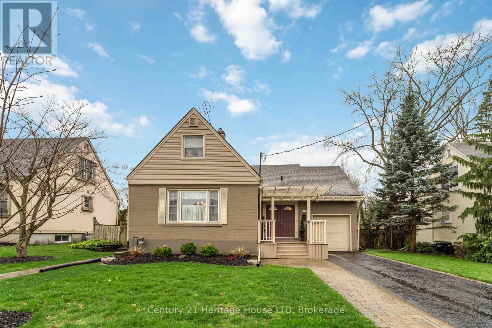 Detached at 25 GLENVIEW AVENUE, Welland
