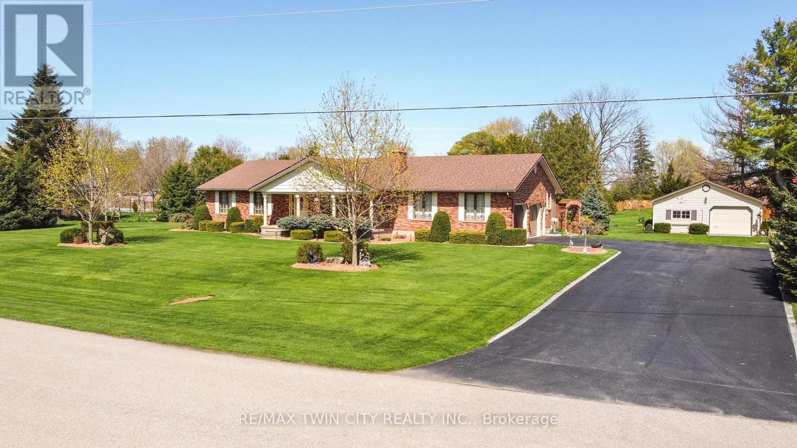 Detached at 14 KIMBERLY ROAD, Brant (Burford)