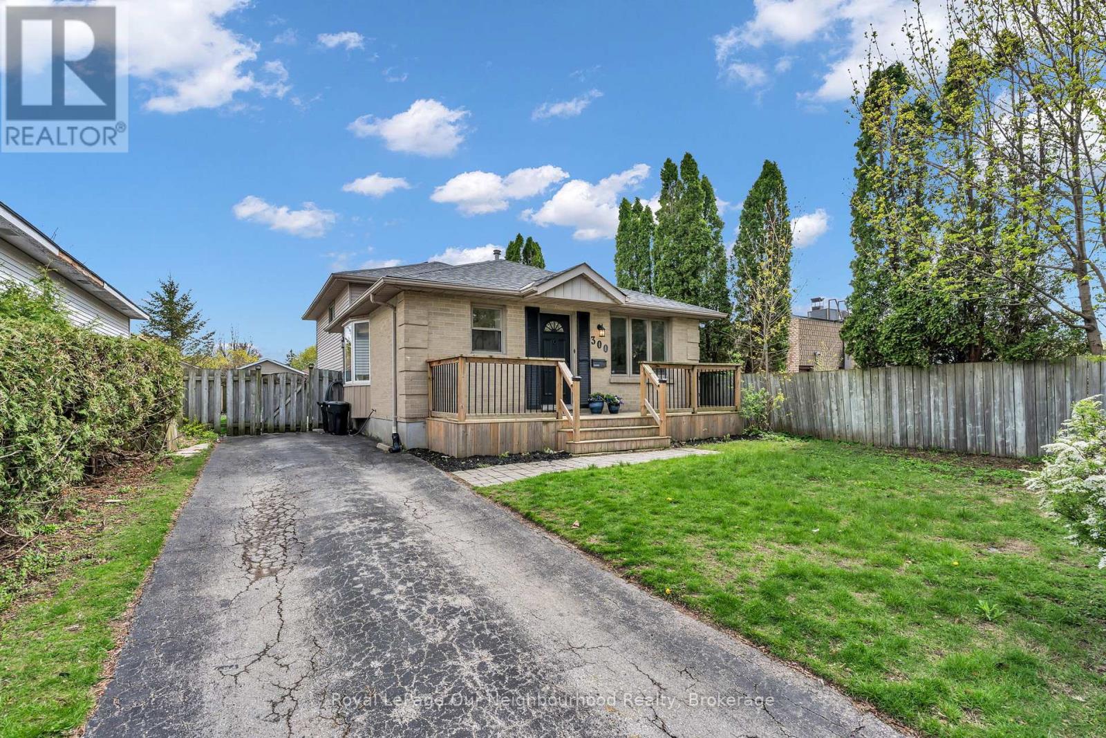Detached at 300 ARDSLEY CRESCENT, London North (North I)