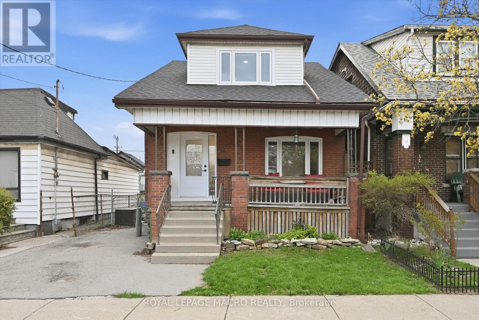 Detached at 46 MAYFLOWER AVENUE, Hamilton (Crown Point)