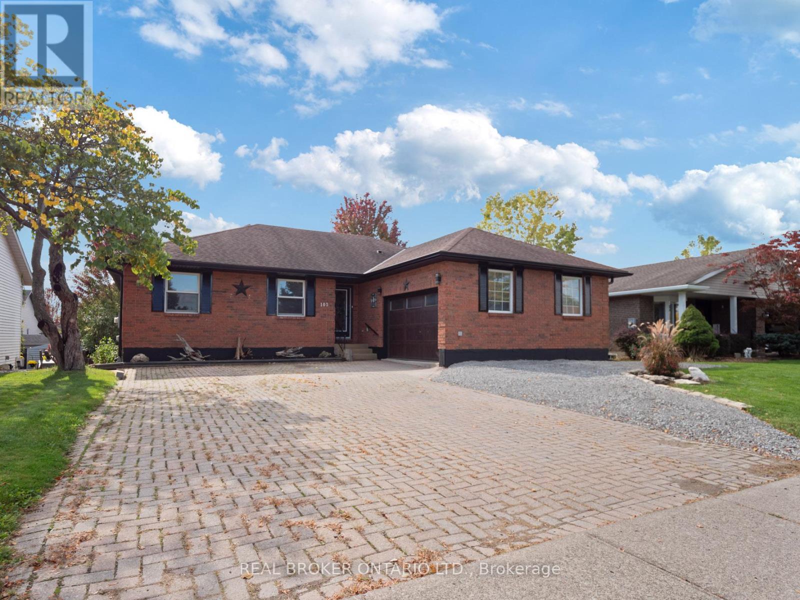Detached at 105 CALLA TERRACE, Welland (Prince Charles)