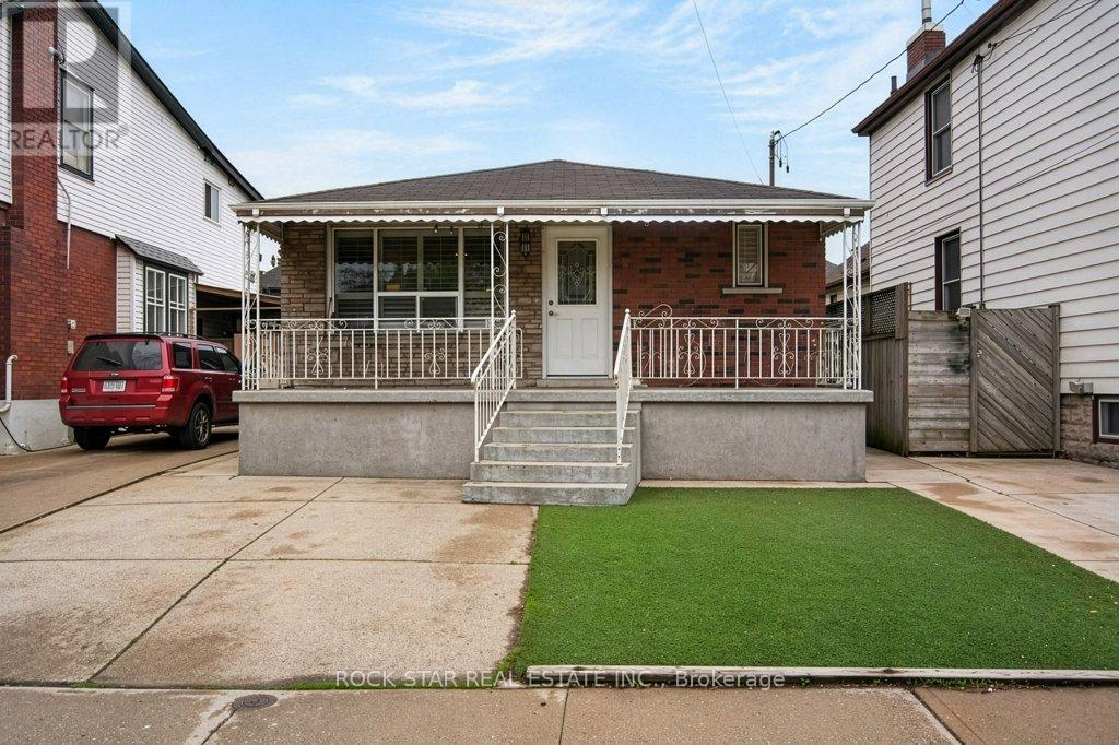 Detached at 40 MAYFLOWER AVENUE, Hamilton (Crown Point)