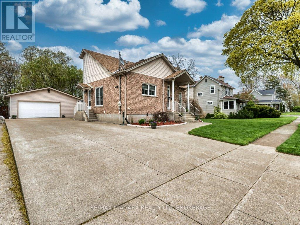 Detached at 8110 LAMONT AVENUE, Niagara Falls (Chippawa)