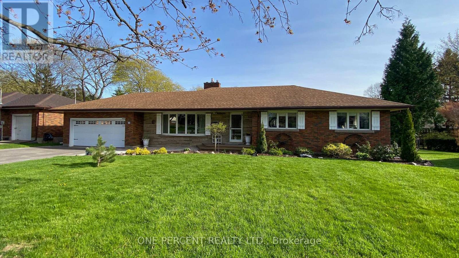 Detached at 16 DALEVIEW CRESCENT, Pelham (Fonthill)