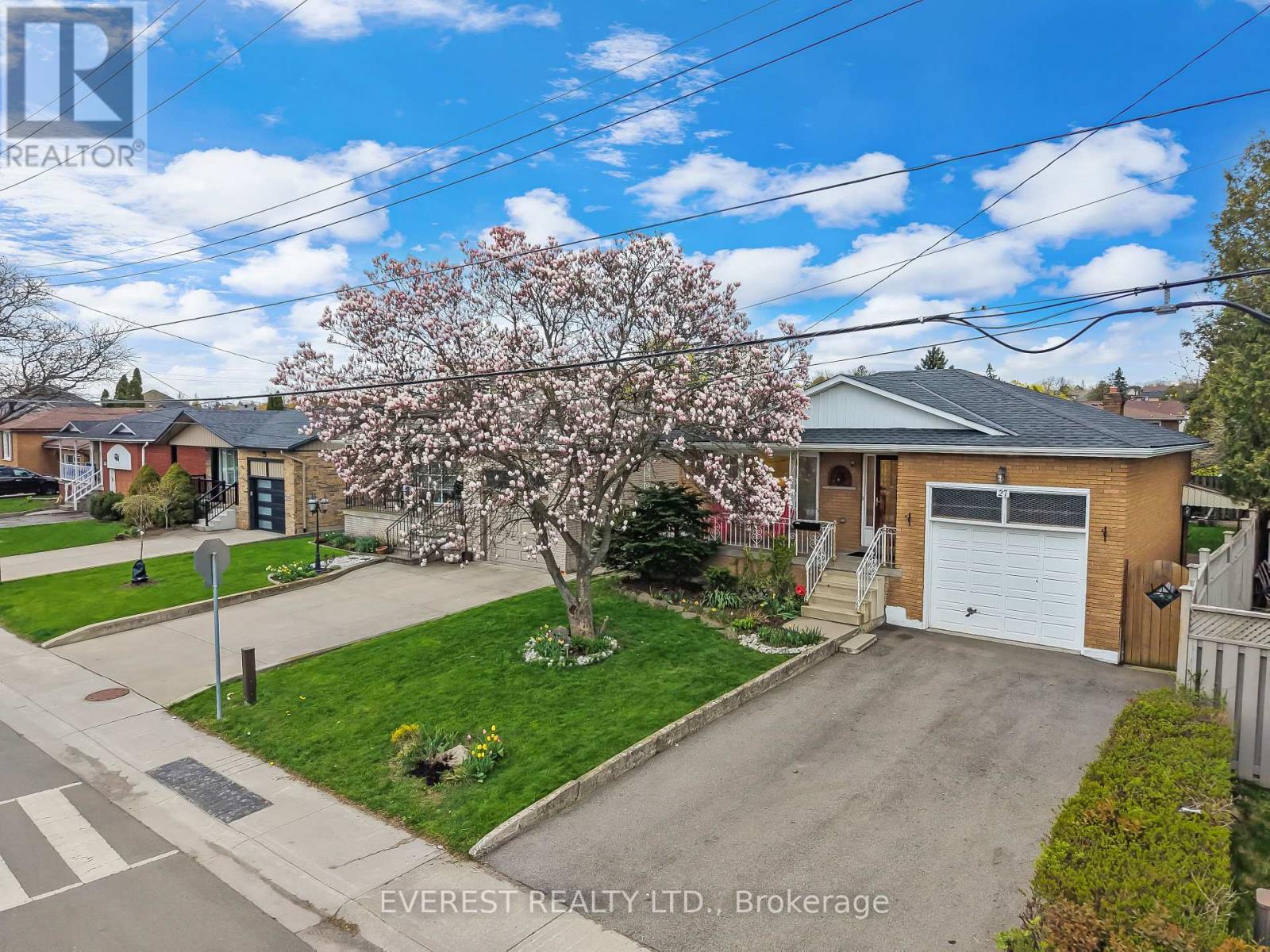 Detached at 27 LAVINA CRESCENT, Hamilton (Mountview)