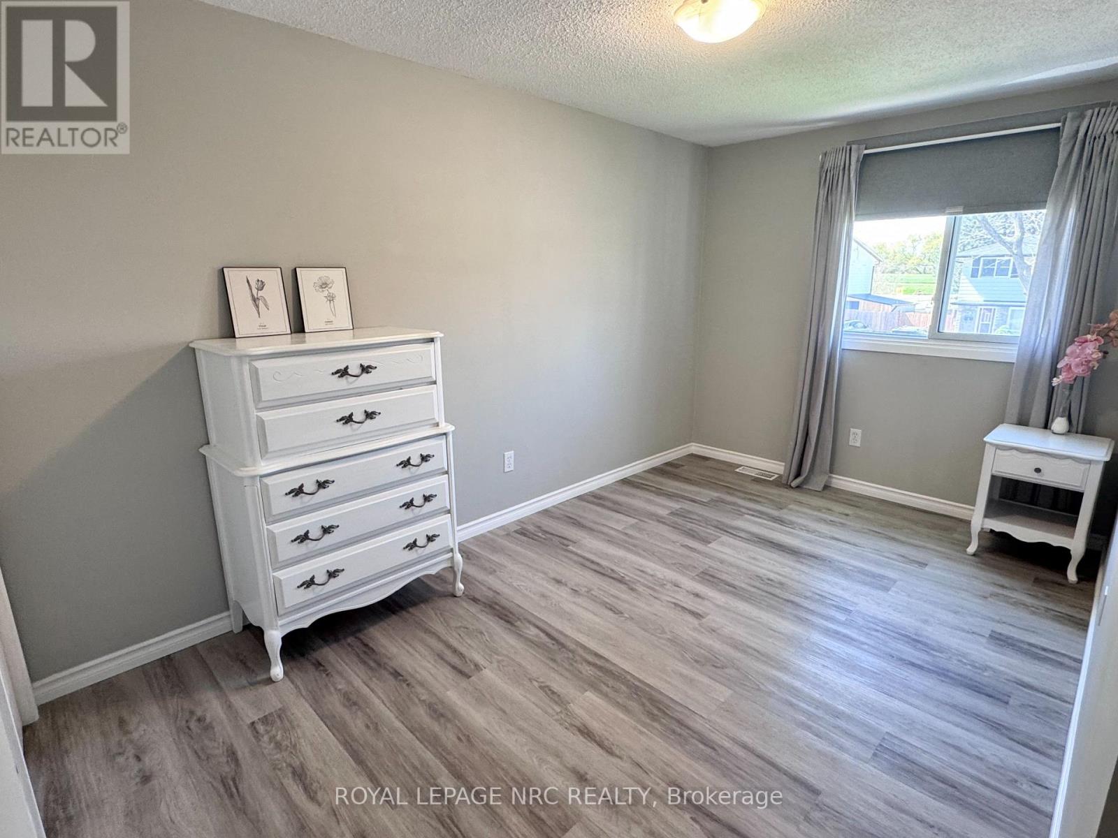 Semi-Detached/Link at 10 LAFAYETTE DRIVE, St. Catharines