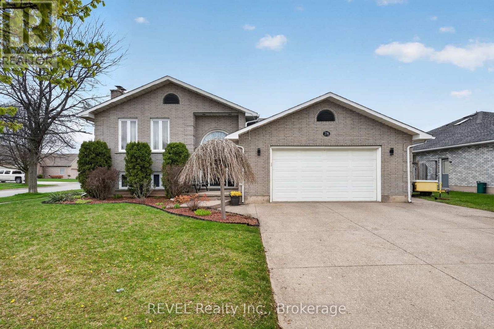 Detached at 28 VANJO DRIVE, Welland (N. Welland)