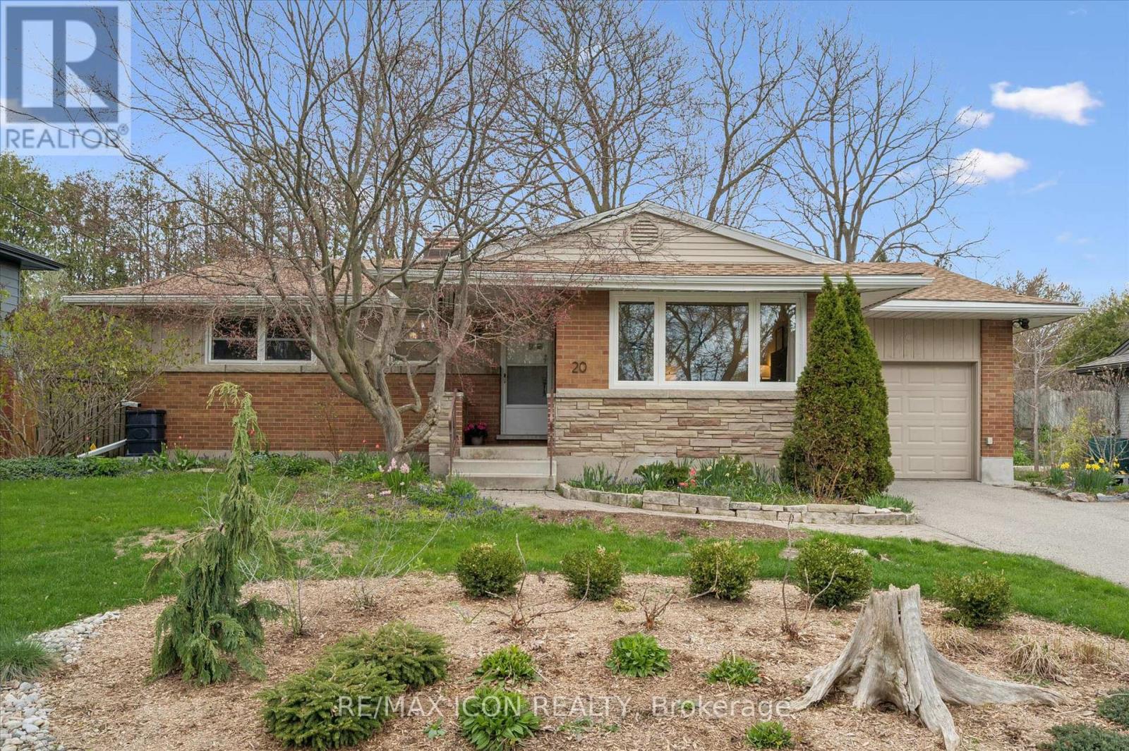 Detached at 20 KATHERINE CRESCENT, Kitchener