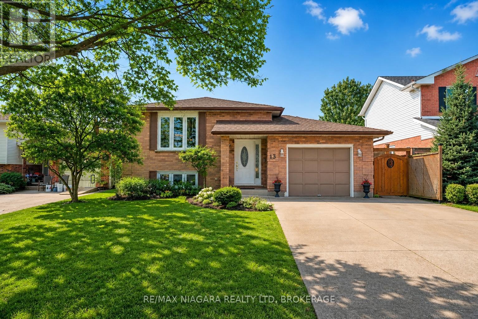 Detached at 13 CORNWELL CIRCLE, St. Catharines (Ridley)