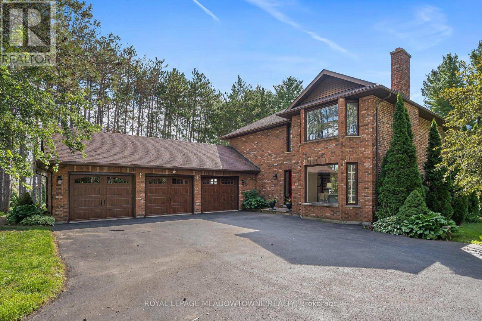 Detached at 4 PINE RIDGE ROAD, Erin
