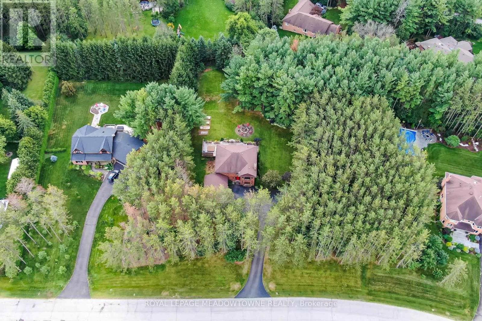 Detached at 4 PINE RIDGE ROAD, Erin