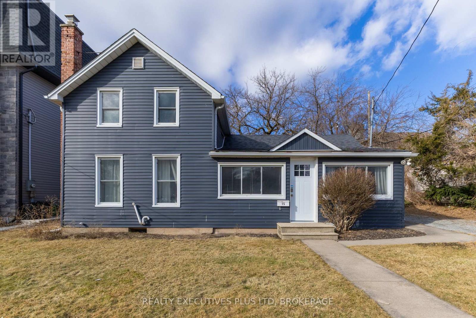 Detached at 15 CHESTNUT STREET E, St. Catharines (Oakdale)