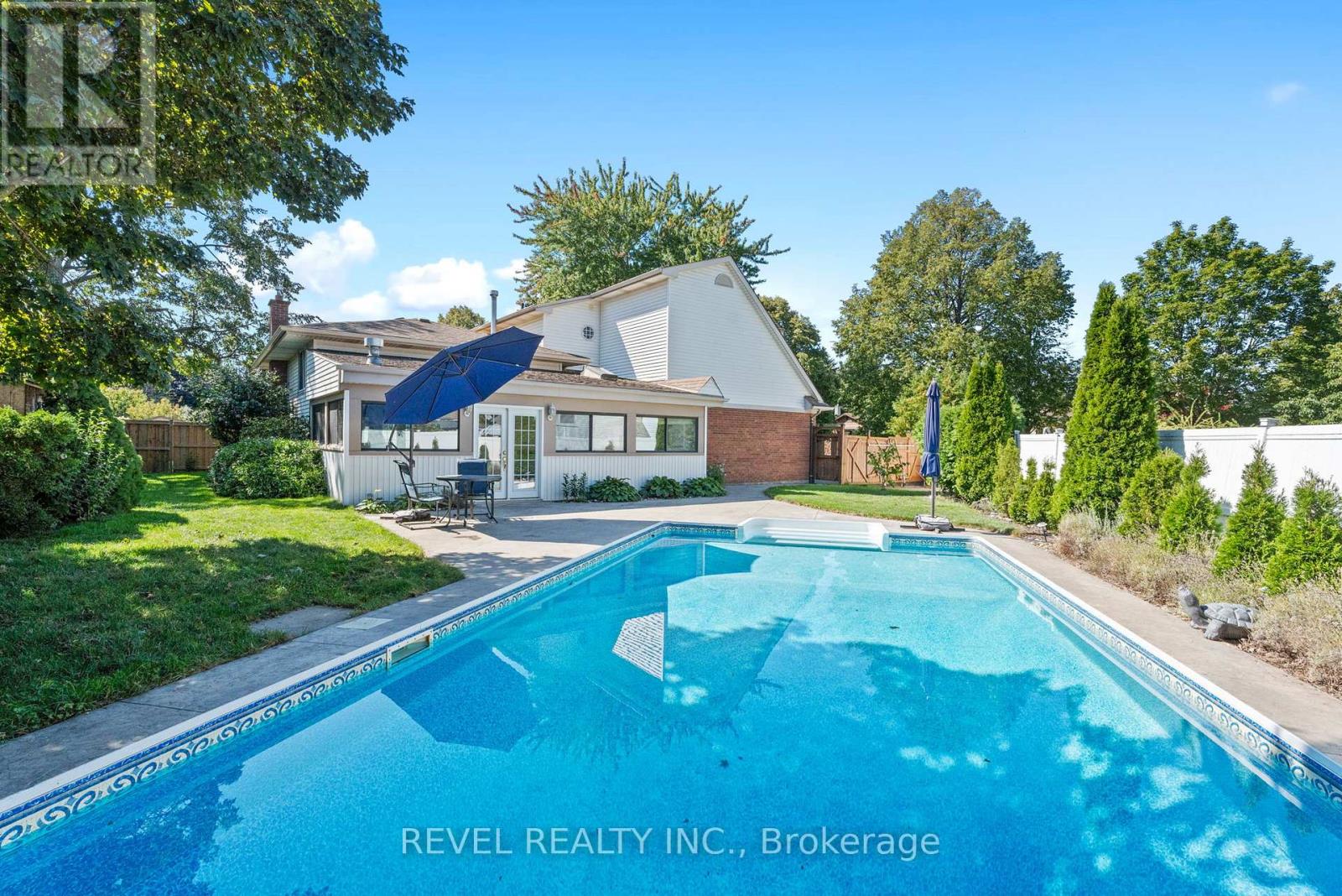 Detached at 36 CAMBRIA DRIVE, St. Catharines (Port Dalhousie)