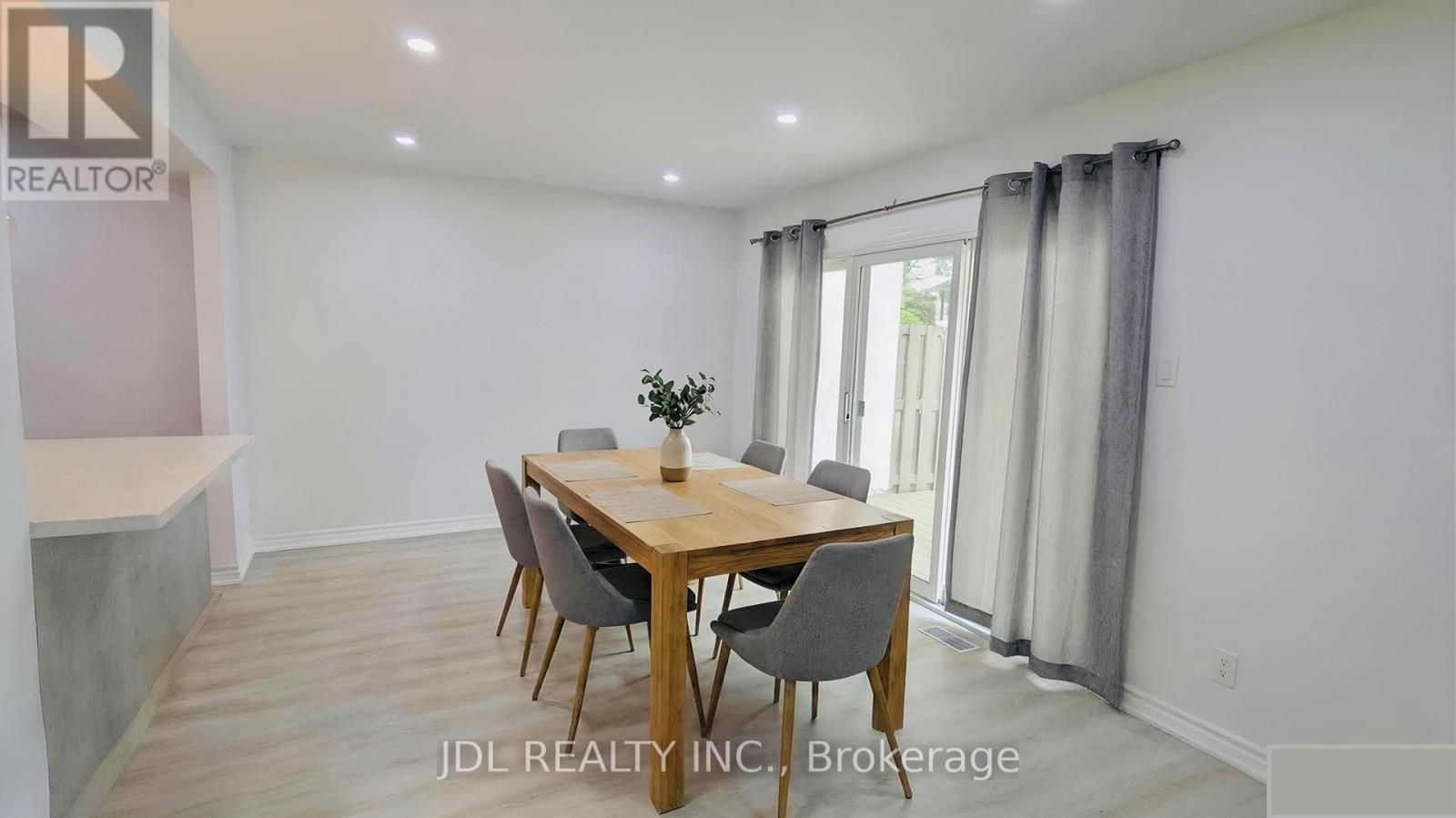 Townhouse at 5 - 431 KEATS WAY, Waterloo