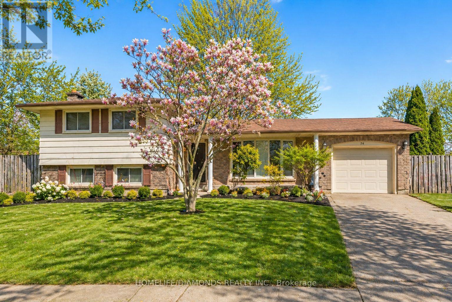 Detached at 74 MACOOMB DRIVE, Welland (N. Welland)