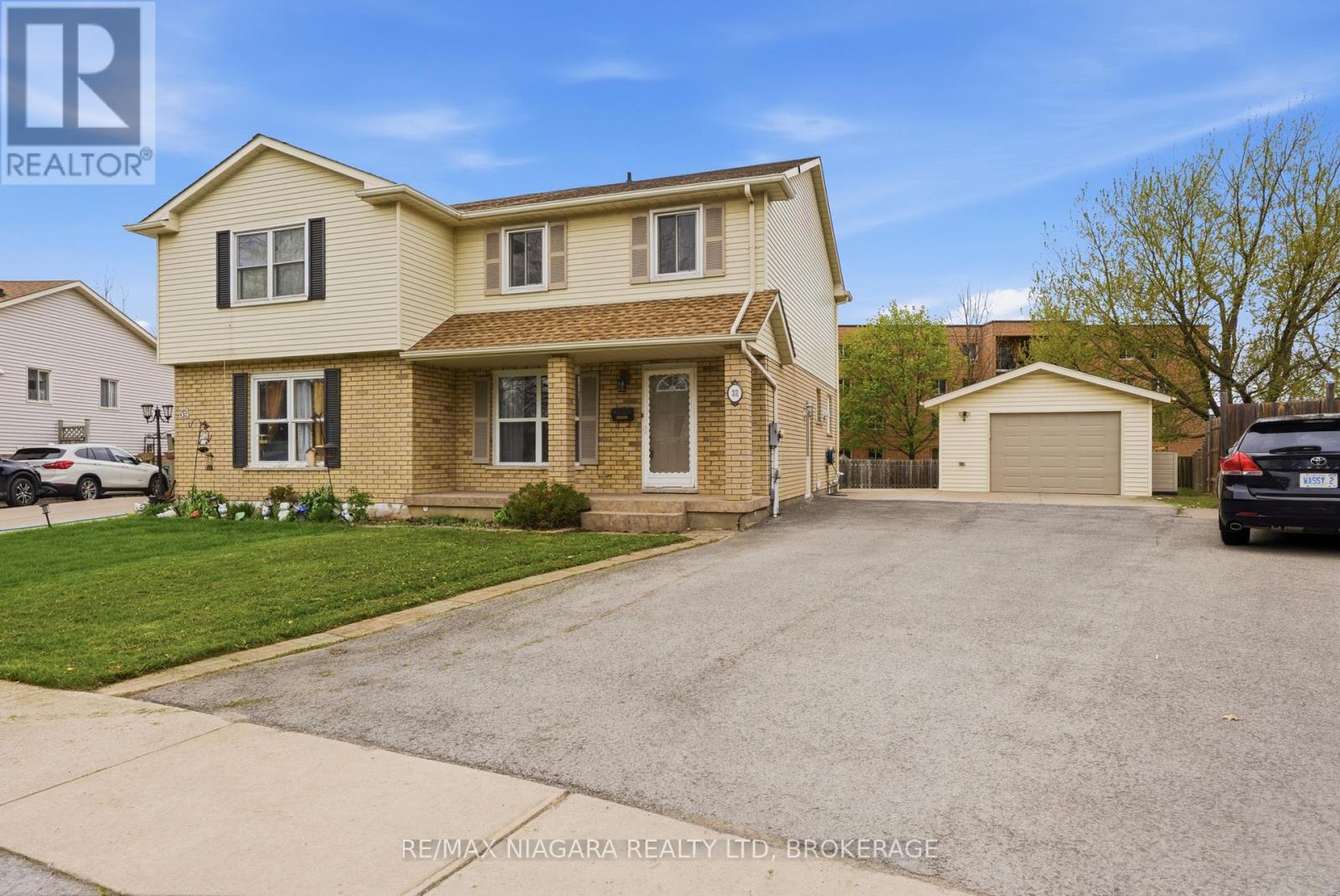 Semi-Detached/Link at 32 VINTAGE CRESCENT, St. Catharines (Ridley)