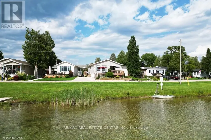 Detached at 27 TRILLIUM BEACH DRIVE PVT DRIVE, Puslinch