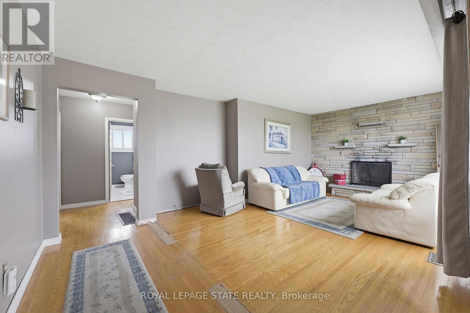 Detached at 516 MUD STREET E, Hamilton