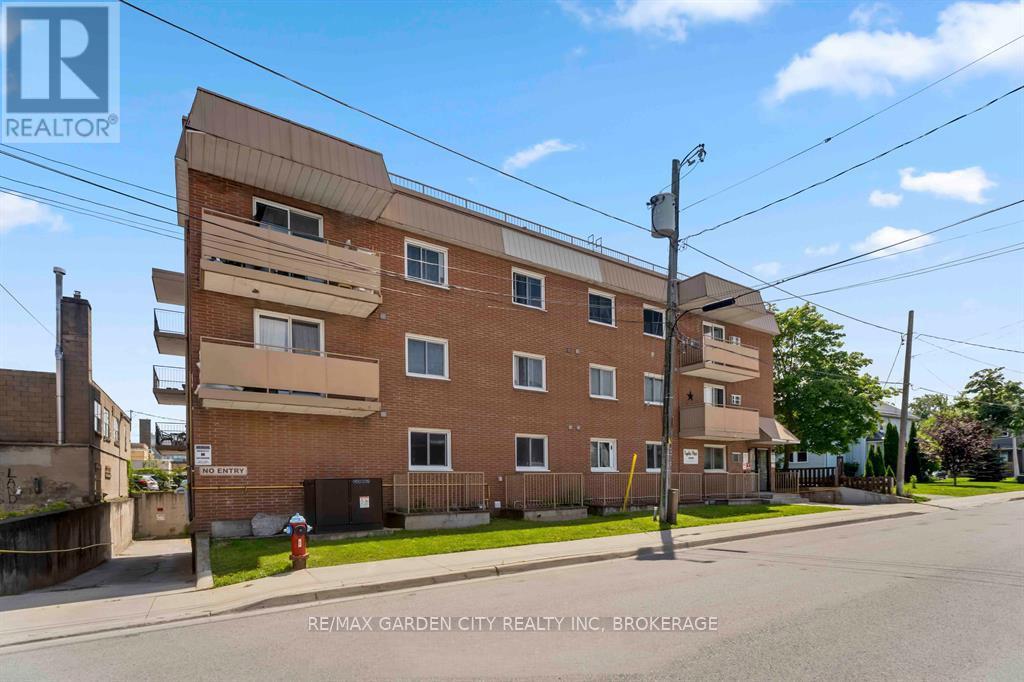 Apartment at 202 - 4692 CRYSLER AVENUE, Niagara Falls (Downtown)