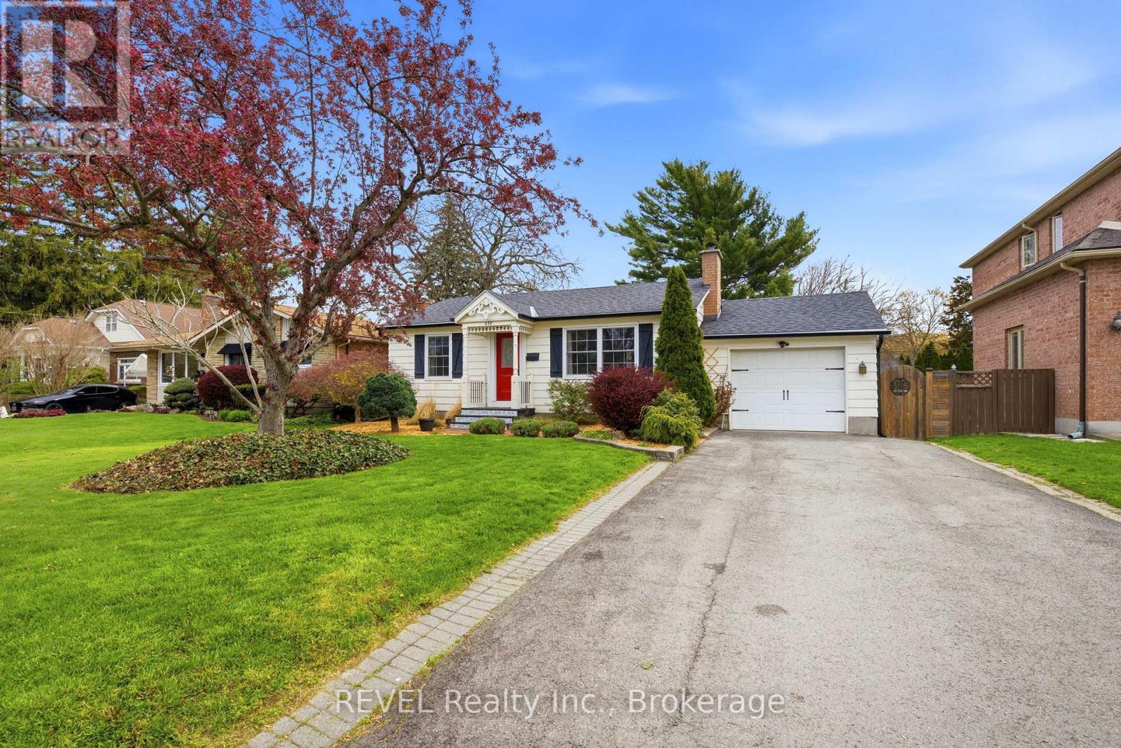 Detached at 658 GENEVA STREET, St. Catharines (Lakeshore)