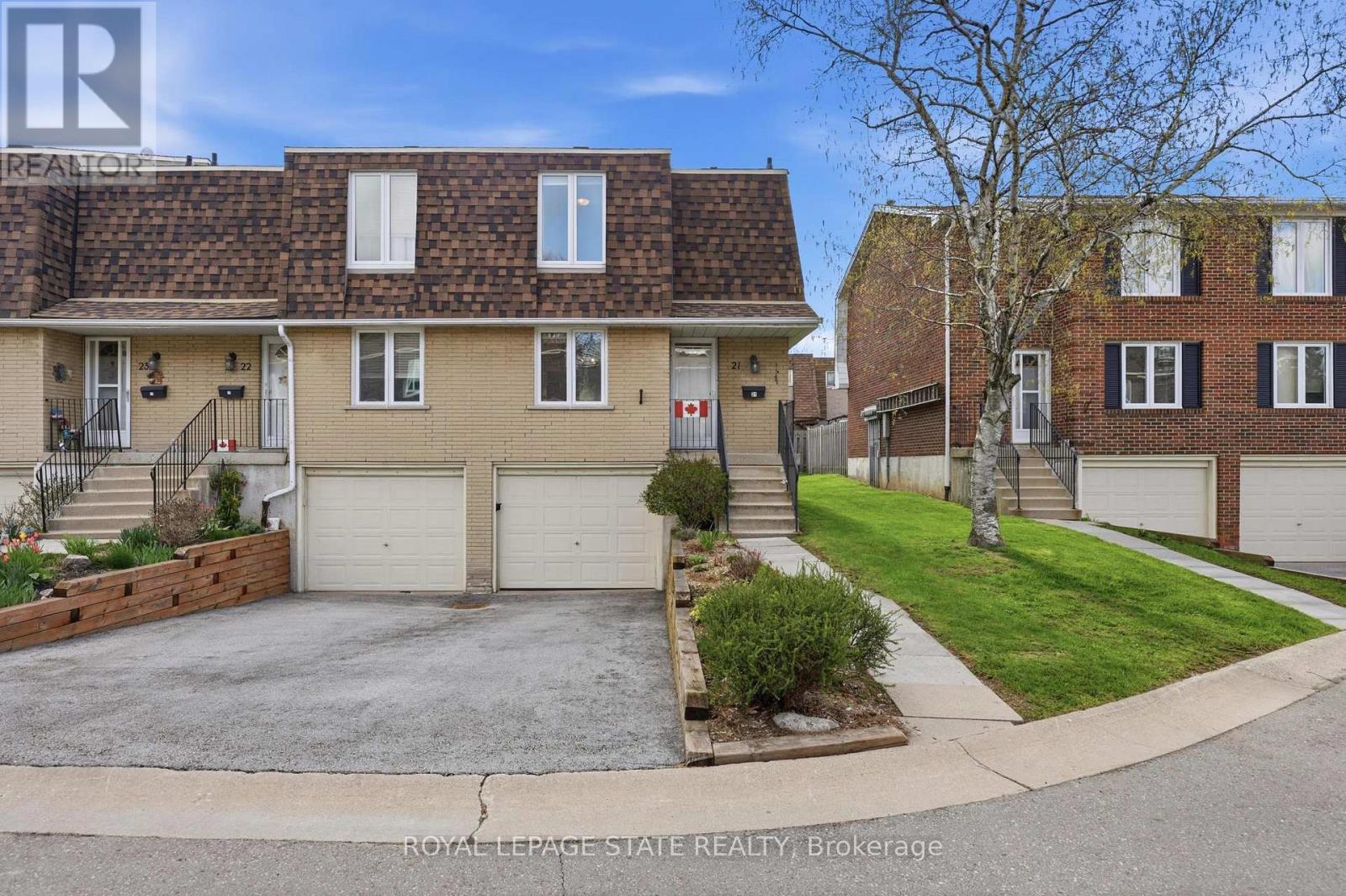 Townhouse at 21 - 299 LIMERIDGE ROAD W, Hamilton (Rolston)