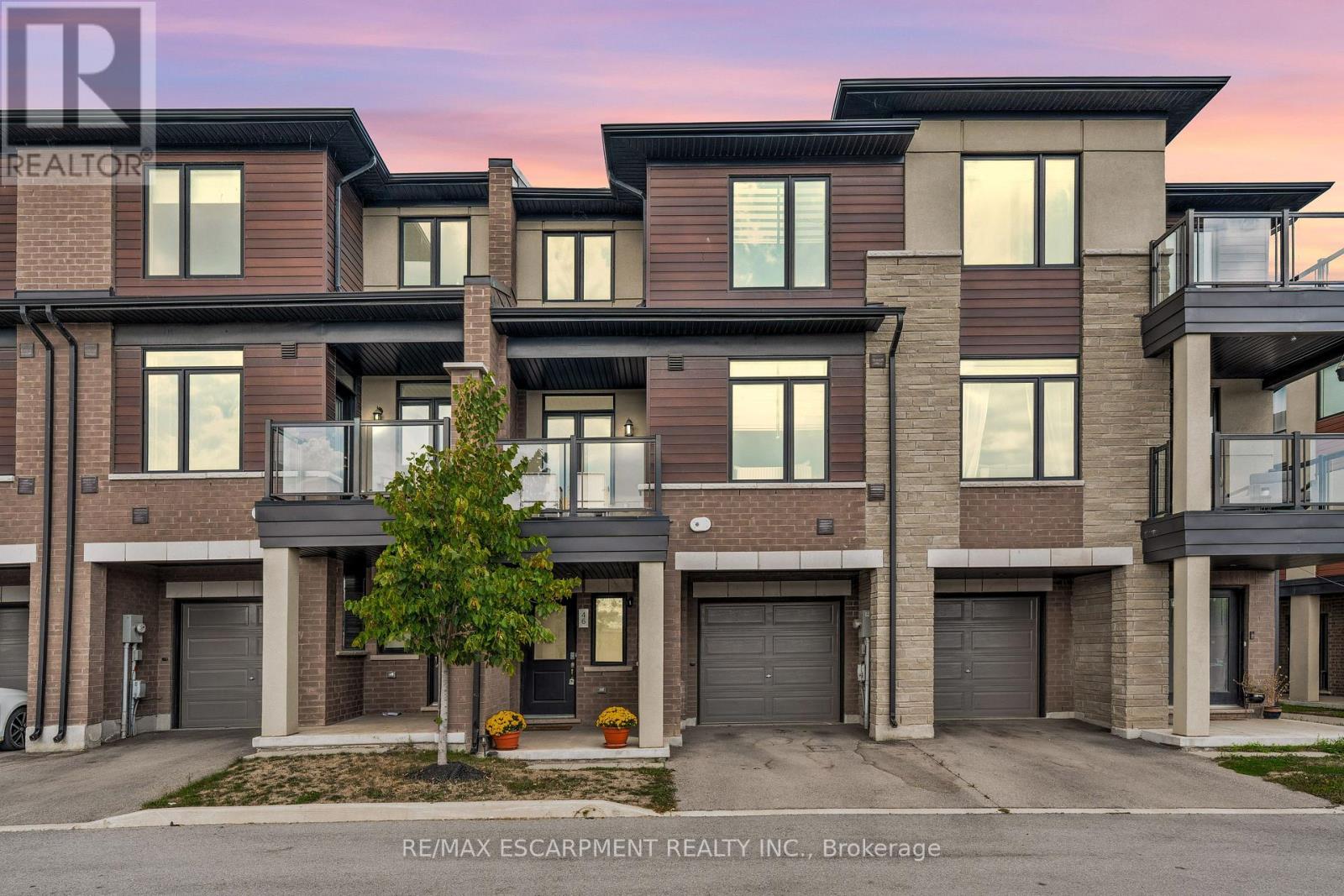 Townhouse at 46 - 590 NORTH SERVICE ROAD, Hamilton (Lakeshore)