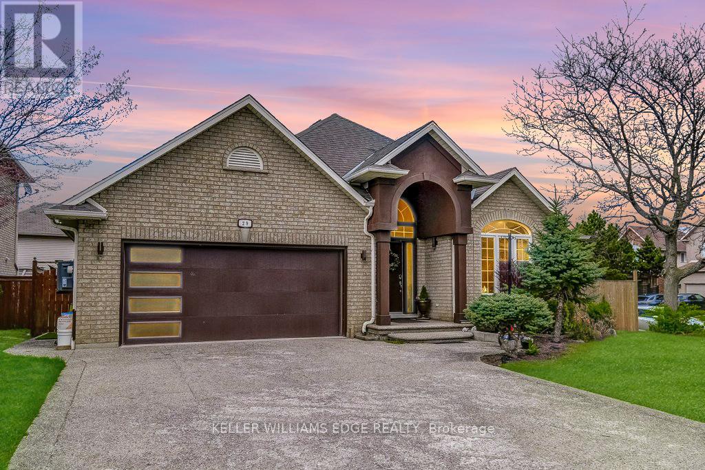 Detached at 29 WILTSHIRE PLACE, Hamilton (Meadowlands)
