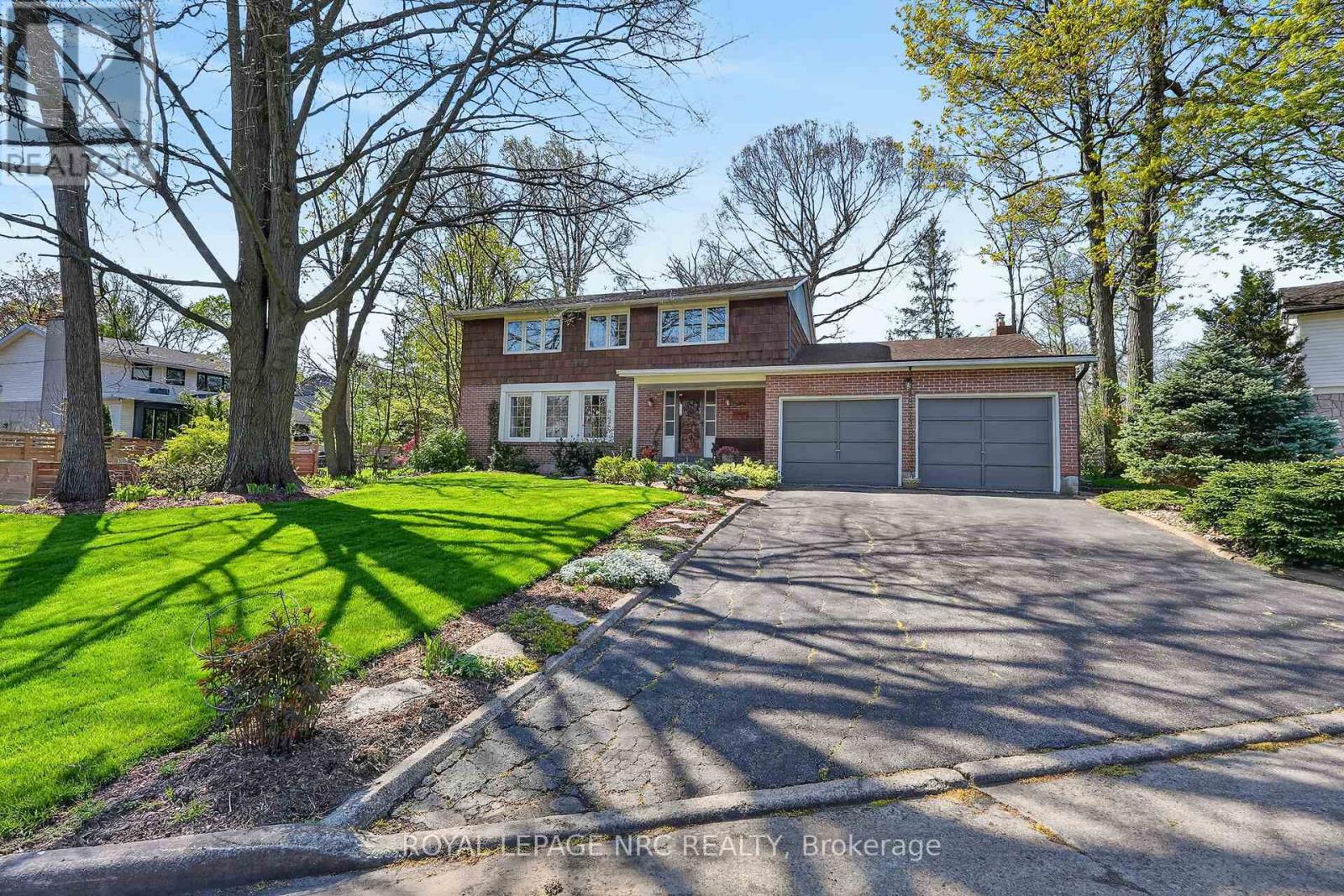 Detached at 10 BRIARFIELD CRESCENT, St. Catharines (Glendale/Glenridge)