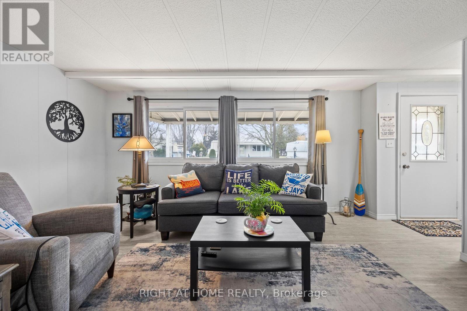 Detached at 264 HIGHLAND SPRINGS, South Huron (Stephen)