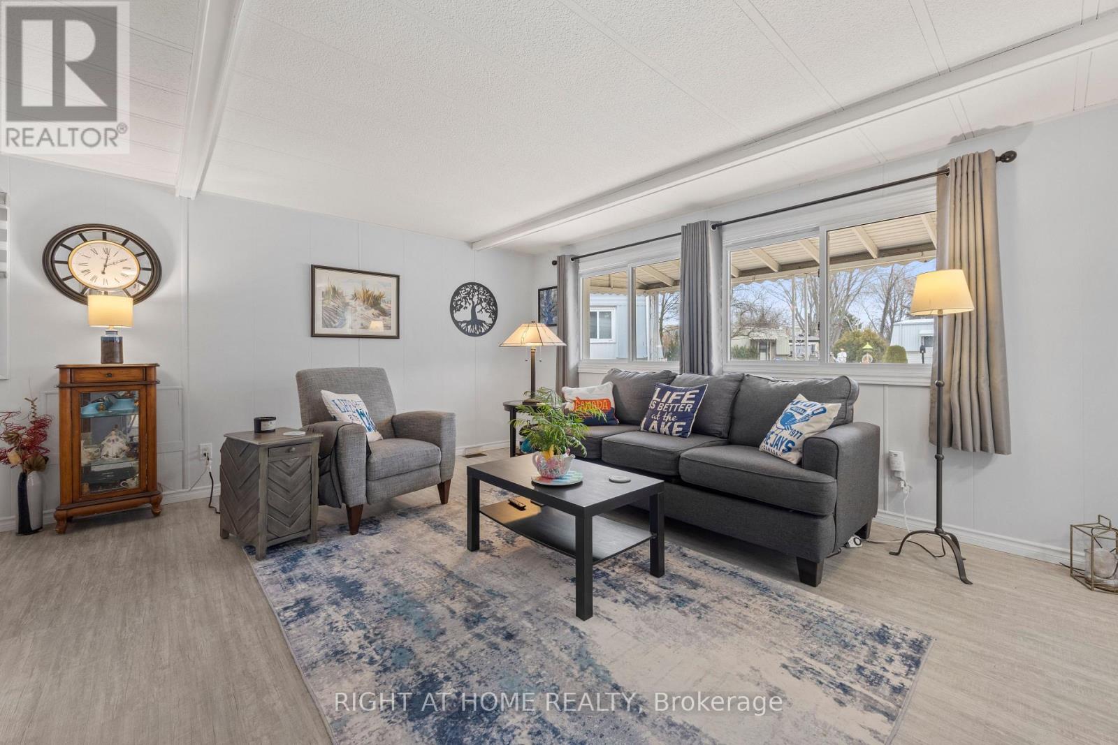 Detached at 264 HIGHLAND SPRINGS, South Huron