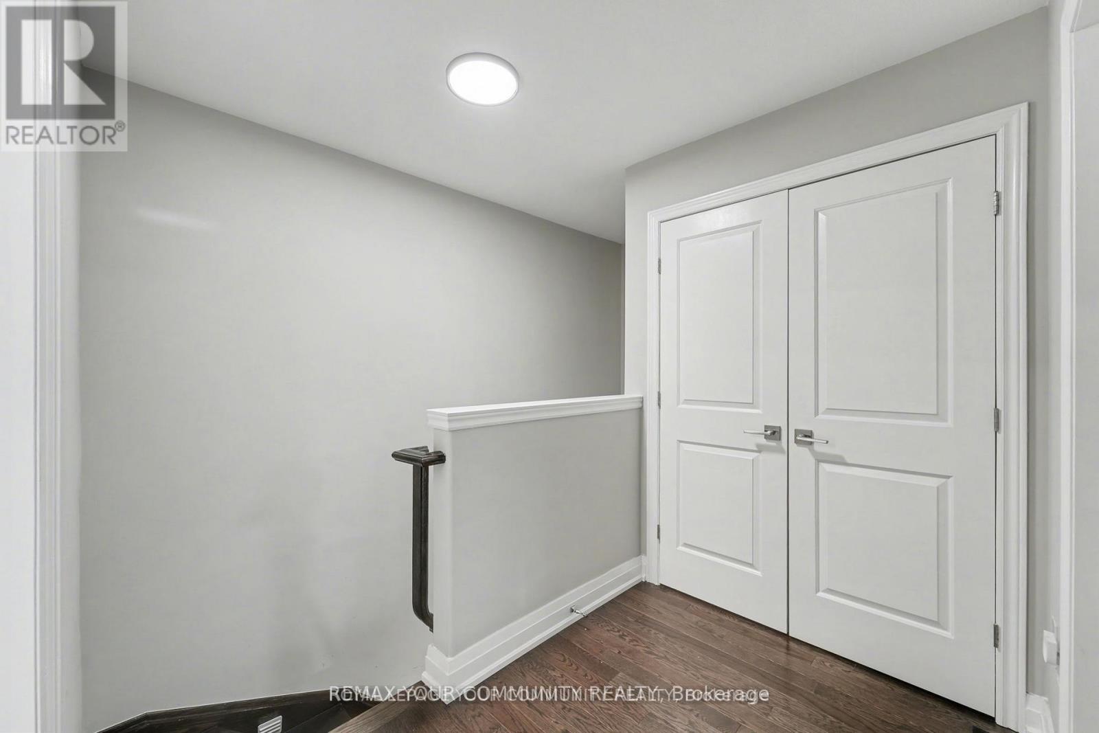 Townhouse at 49 - 201 WESTBANK TRAIL, Hamilton