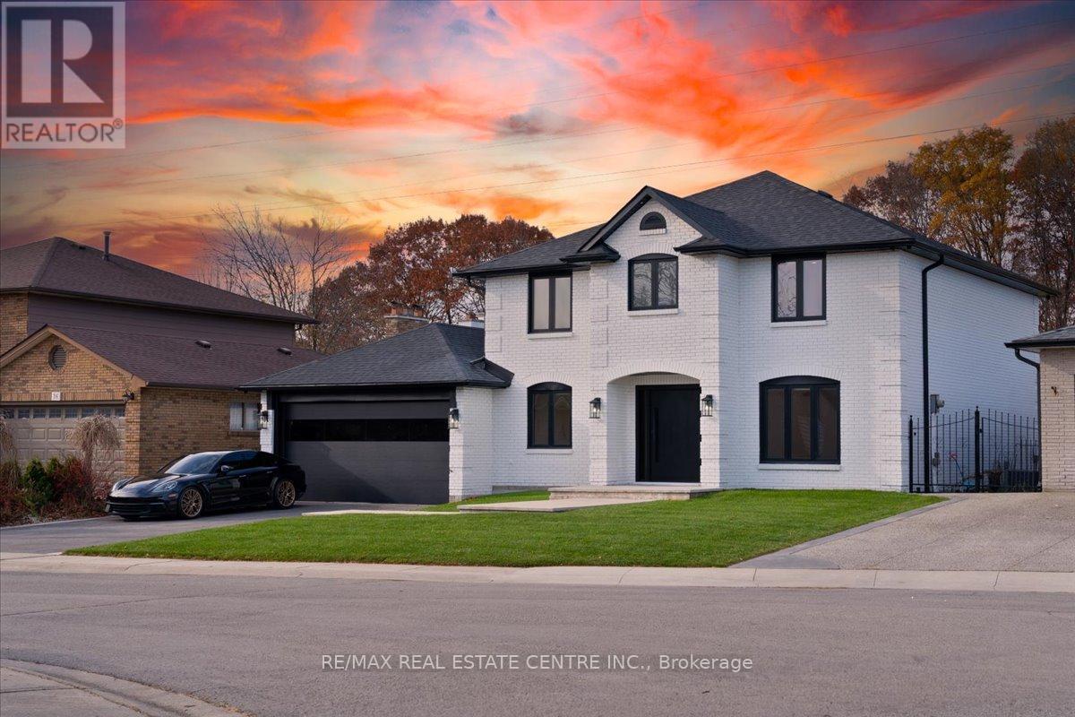 Detached at 32 ELENA COURT, Hamilton (Greensville)