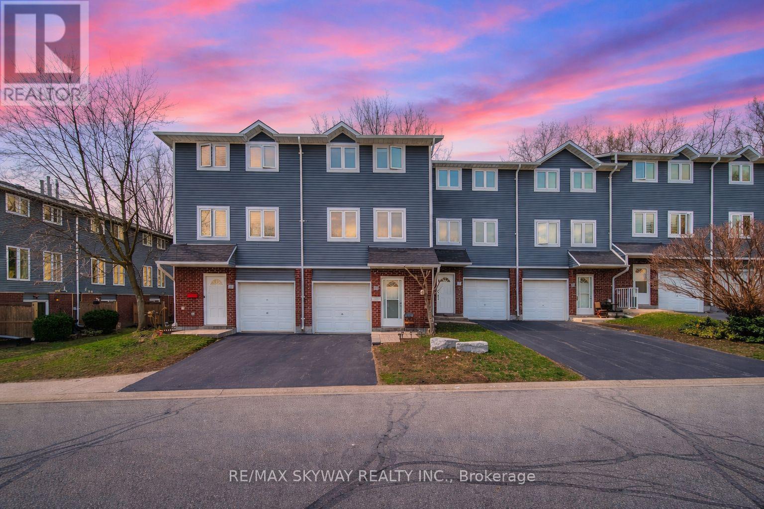 Townhouse at B - 56 HARRIS AVENUE, Brantford