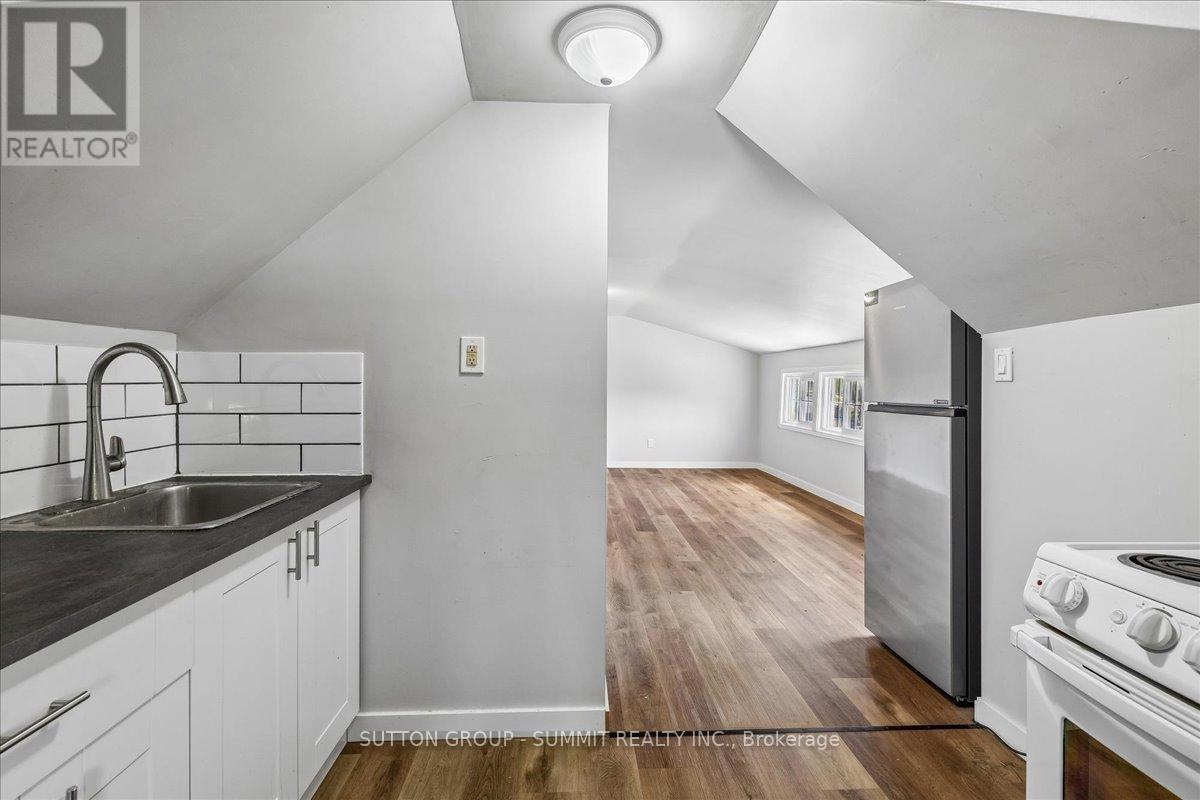 Detached at 155 1/2 LAKE STREET, St. Catharines